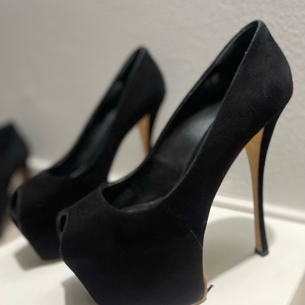 Giuseppe Zanotti.
platform 6,5 cm
insole 25 heels 15 cm - Picture 10 of 11
